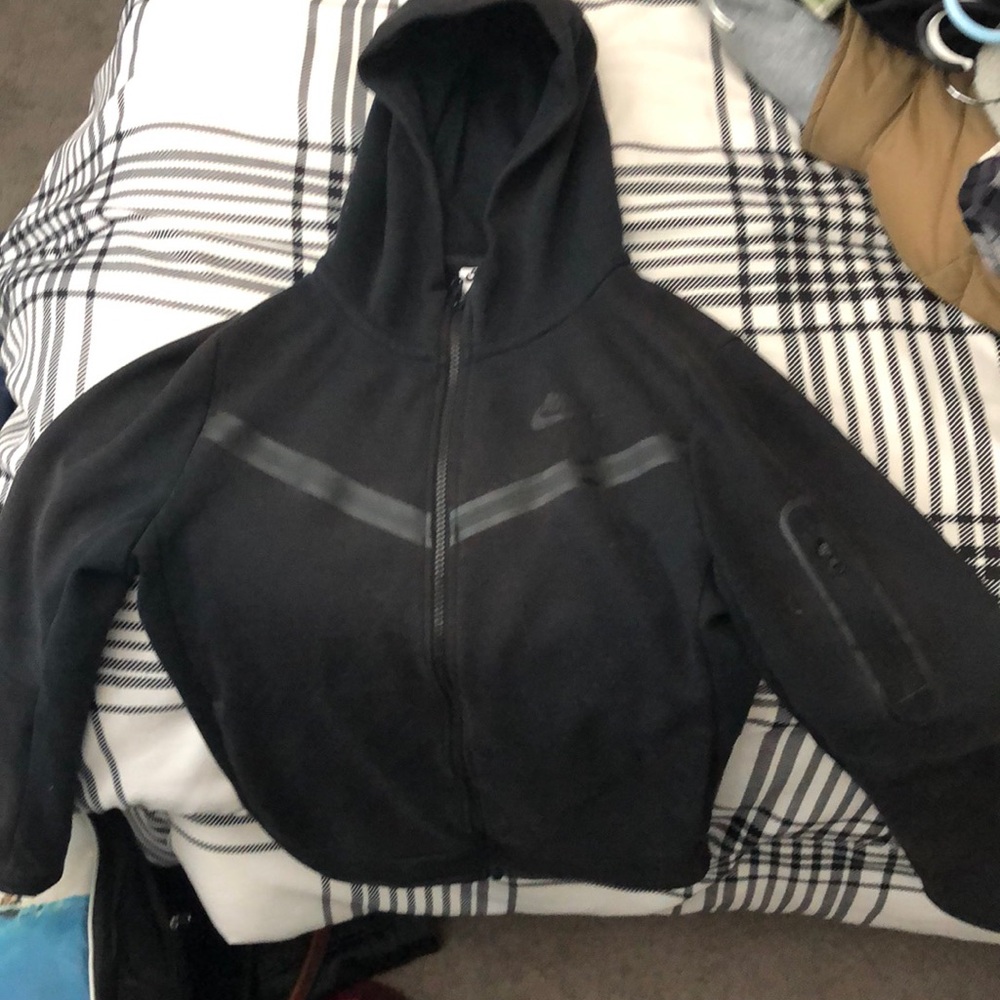 Nike tech black youth large legit